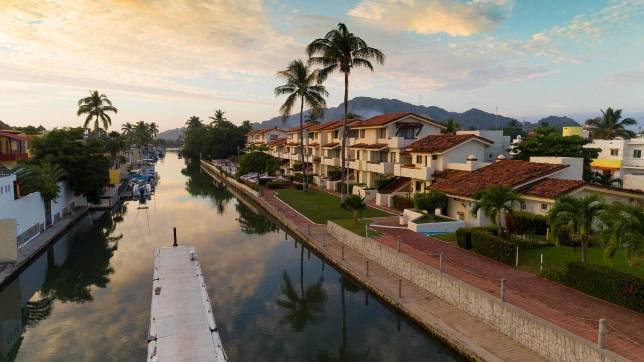Cabo Blanco Hotel And Marina Барра-де-Навидад Экстерьер фото