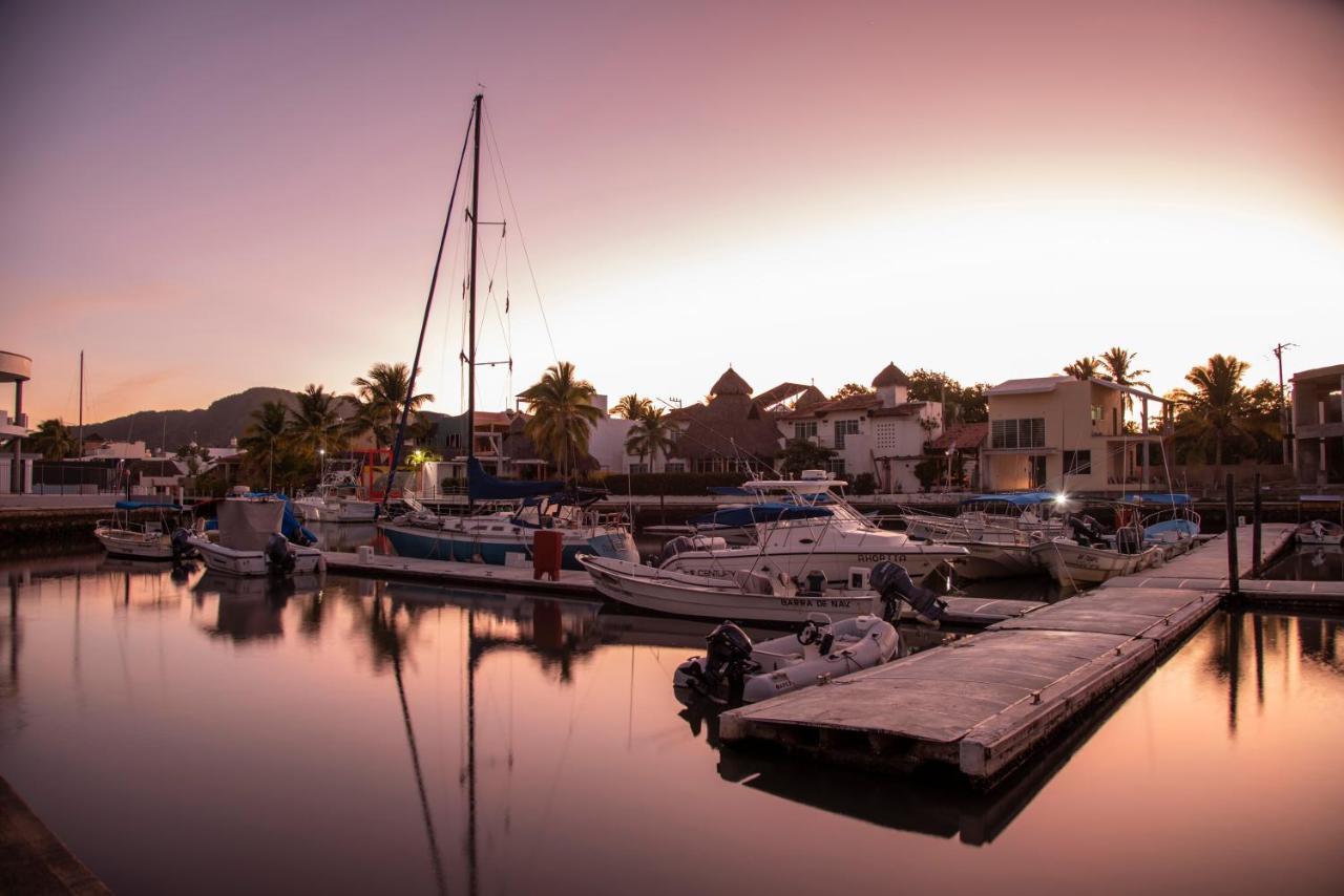 Cabo Blanco Hotel And Marina Барра-де-Навидад Экстерьер фото