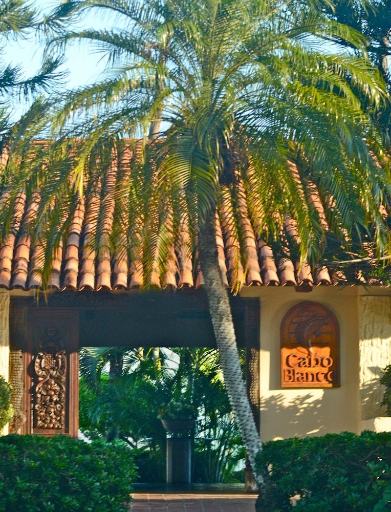 Cabo Blanco Hotel And Marina Барра-де-Навидад Экстерьер фото